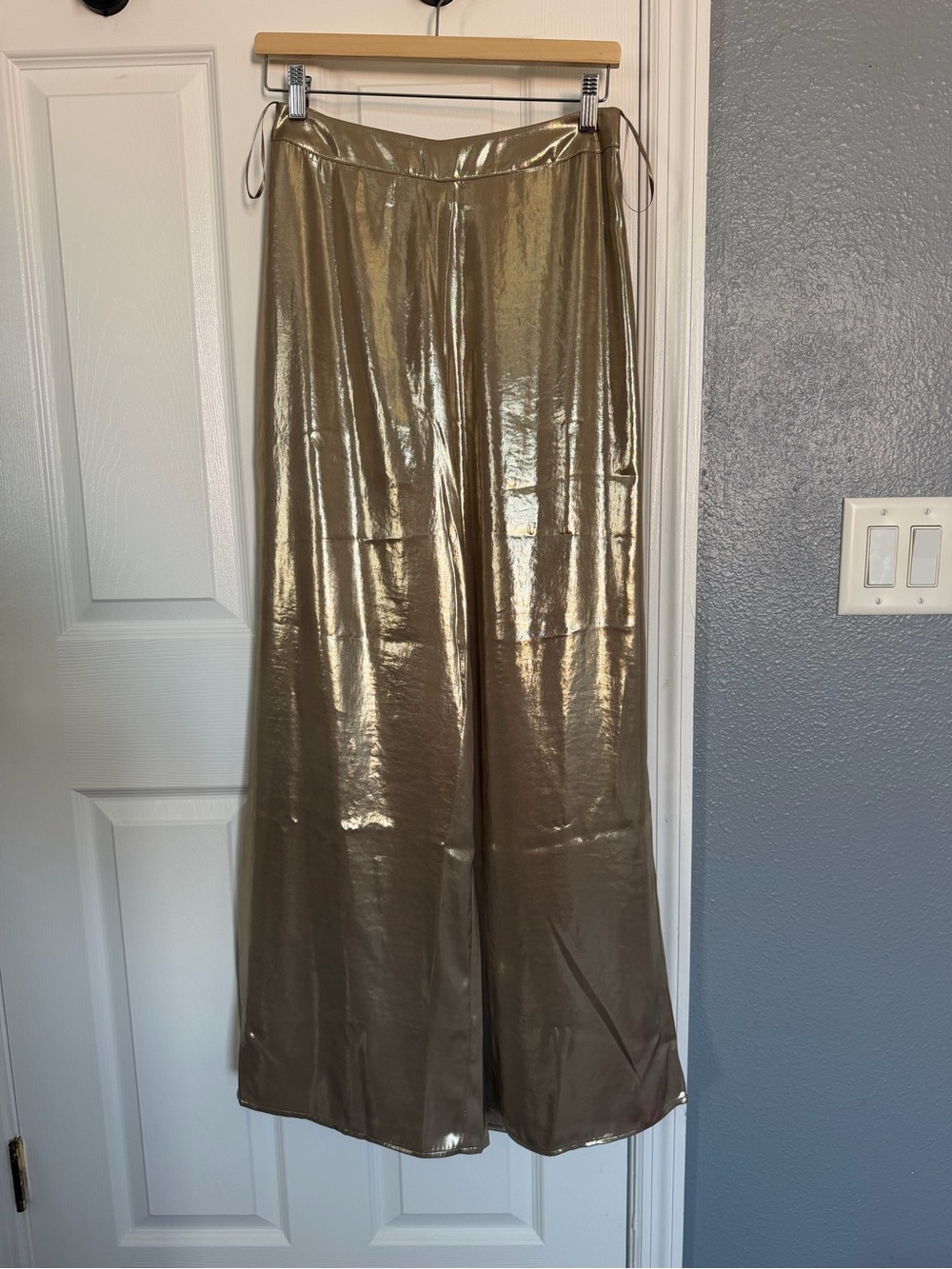 Metallic Wide-Leg Pants in Gold